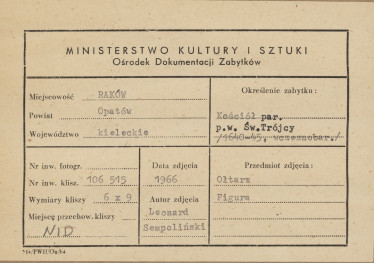 Kościół parafialny - wnętrze, widok figury z ołtarza bocznego - metryczka, skan 1