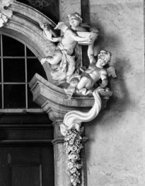 mauzoleum Piastów Świdnickich przy kościele pw. Wniebowzięcia Najświętszej Marii Panny  - wnętrze - fragment portalu, skan 1