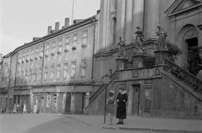 schody kościoła św. Marii Magdaleny i Matki Bożej Niepokalnej przy zespole klasztornym oo. franciszkanów, skan 1