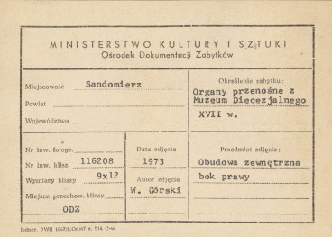 Muzeum Diecezjalne - organy przenośne, obudowa zewnętrzna, bok prawy - metryczka, skan 1