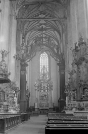 kościół Wniebowzięcia N.M.P - prezbiterium, nawa główna, skan 1