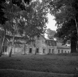 zespół pałacowy - pałac - elewacja od strony pn., skan 1