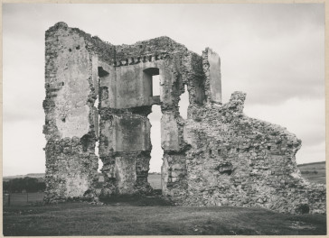 Ruiny zamku biskupów krakowskich -  fragment, skan 1