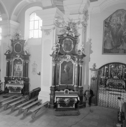 kościół, ob. parafialny pw. św. Bonawentury - ołtarze boczne, skan 1