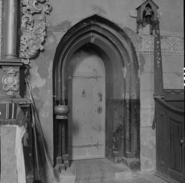 kościół pw. św. Anny - wnętrze: portal do zakrystii, skan 1