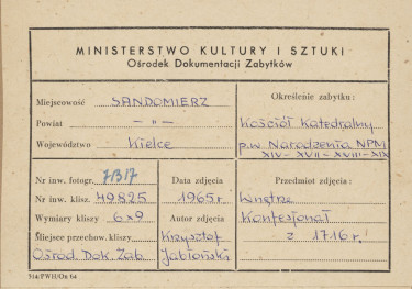  Katedra - wnętrze, widok na konfesjonał - metryczka, skan 1