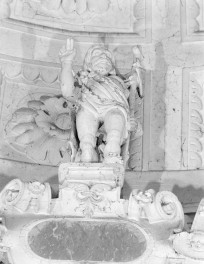 kościół pw. św. Mikołaja - Kaplica Firlejów - wnętrze - nagrobek Firlejów - zwieńczenie - figura Chrystusa Zmartwychwstałego, skan 1