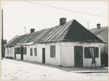 Dom w rynku - widok ogólny , skan 1