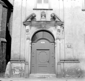 kuria biskupia - elewacja i portal płd., skan 1