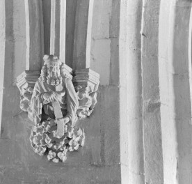 kościół pw. śś. Piotra i Pawła - wnętrze - konsola  sklepienia, skan 1