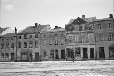 rynek miasta - pierzeja wschodnia, skan 1