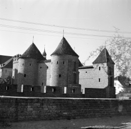 barbakan - widok zewnętrzny, skan 1