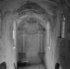 zamek Oppersdorffów - zamek dolny - wnętrze - kaplica - dekoracja malarska, skan 1