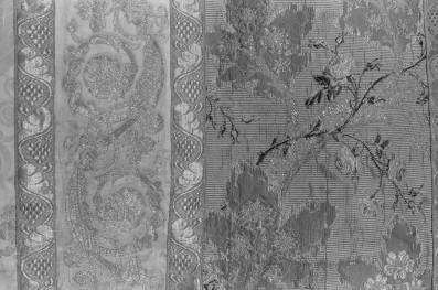 Skarbiec Katedralny - Dalmatyka. Francja ok. 1730. Fragment raportu wzoru kolumny dalmatyki i haft., skan 1