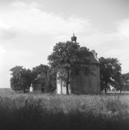 klasztor Franciszkanów - Kalwaria Pakoska - kaplica Wieczernik - elewacja, skan 1