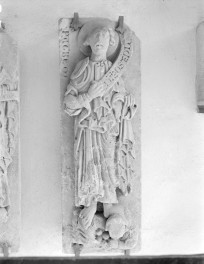 sanktuarium św. Jadwigi Śląskiej - lapidarium, nagrobek, skan 1