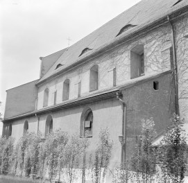 kościół pw.Matki Boskiej Bolesnej i św. Wojciecha - elewacja południowa - fragment, skan 1