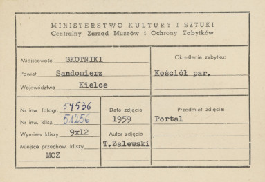 Kościół parafialny - widok na portal - metryczka, skan 1