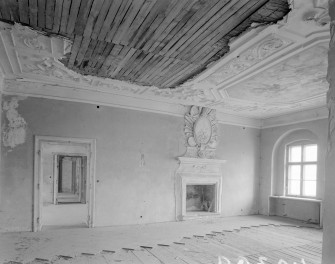 pałac - wnętrze: sala I p. w części południowej, skan 1