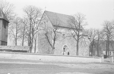 kościół filialny pw. Najświętszej Marii Panny Wniebowziętej - elewacja południowo-zachodnia, skan 1