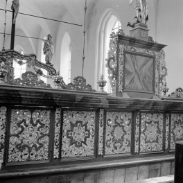 kościół, ob. parafialny rzymskokatolicki pw. Wniebowzięcia Najświętszej Marii Panny - wnętrze: empora dla zakonnic - od wewnątrz, skan 1