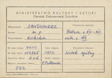 Ratusz - widok ogólny od strony płd. - zach. - metryczka, skan 1