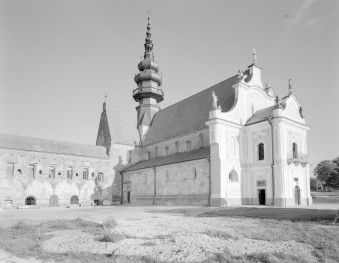 pocysterski kościół, ob. parafialny pw. św. Floriana - elewacje północna i zachodnia, skan 1
