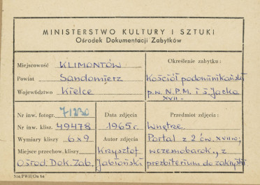 Zespół klasztorny - kościół, wnętrze, portal z prezbiterium do zakrystii - metryczka, skan 1