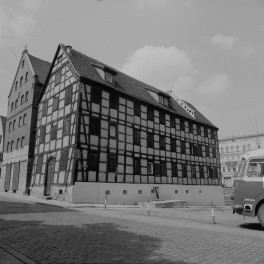 Spichlerze - elewacja szachulcowa, widok ogólny, skan 1
