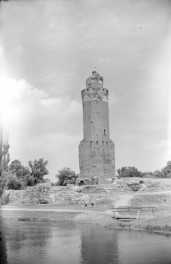 Wieża zamku krzyżackiego - widok ogólny, skan 1