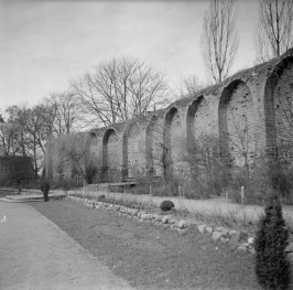 pozostałości obwarowań miejskich, XIV w. - odcinek murów miejskich, skan 1