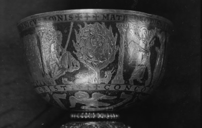 Katedra pw. Wniebowzięcia Najświętszej Marii Panny i św. Wojciecha - wnętrze: kielich z Trzemeszna, romański, niellowany - czasza, skan 1
