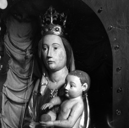 kościół filialny pw. św. Jakuba - wnętrze: Madonna z Dzieciątkiem - rzeźba w ołtarzu południowym,  część górna, skan 1