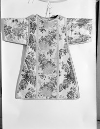 Kościół pw. Wniebowzięcia NMP i Świętego Józefa - dalmatyka z manipularzem, styl rokoko, XVIII wiek, Francja, skan 1