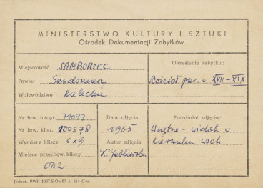 Kościół parafialny - wnętrze, widok z nawy w kierunku prezbiterium - metryczka, skan 1