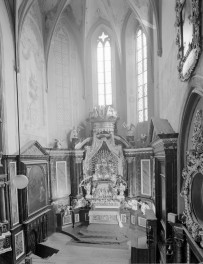 katedra św. Stanisława i św. Wacława - wnętrze, nawa boczna, ołtarz, skan 1