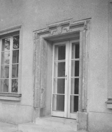 portal dworu obronnego, tzw. dworu starościńskiego - portal od strony parku, skan 1