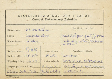 Kościół parafialny - wnętrze, widok na sklepienie kopuły - metryczka, skan 1