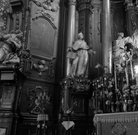 kościół pw. św. Marii Magdaleny - wnętrze: ołtarz główny - fragment, figura, skan 1