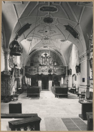 Kościół parafialny pw. św. Pawła - wnętrze, widok ogólny na nawę w kierunku chóru , skan 1