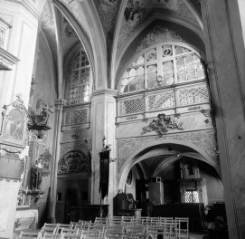 klasztor ss. Mniszek Benedyktynek - kościół pw. Najświętszej Maryi Panny i św. Wojciecha - wnętrze - nawa główna - chór, skan 1