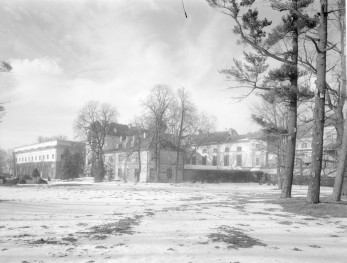 zamek magnacki Lubomirskich i Potockich - widok od południowego - wschodu, skan 1