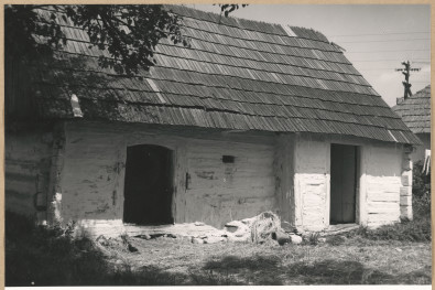 Fragment miasta - widok chaty przy ul. Rakowskiej


, skan 1