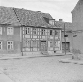 dom ul. Warszawska 7 - elewacja frontowa, skan 1
