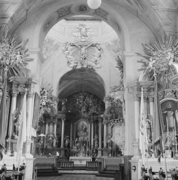 kościół dominikanek - prezbiterium, ołtarz, skan 1