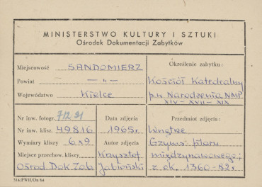  Katedra - wnętrze, widok na głowicę służki i gzyms filaru międzynawowego - metryczka, skan 1