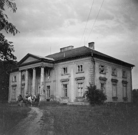pałac Wodzickich - elewacja frontowa, skan 1