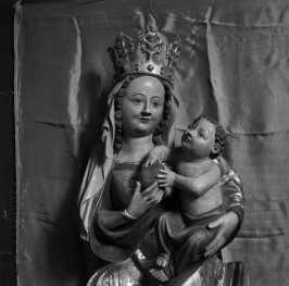 kościół filialny pw. św. Jakuba - wnętrze: Madonna z Dzieciątkiem - rzeźba. fragment, skan 1