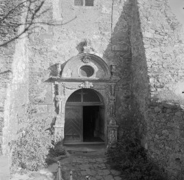 zamek Grodno - zamek średni - portal do zamku górnego, skan 1