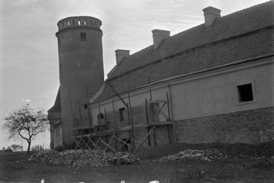 Opactwo Cystersów - elewacja z wieżą, Baszta Muzyczna, skan 1